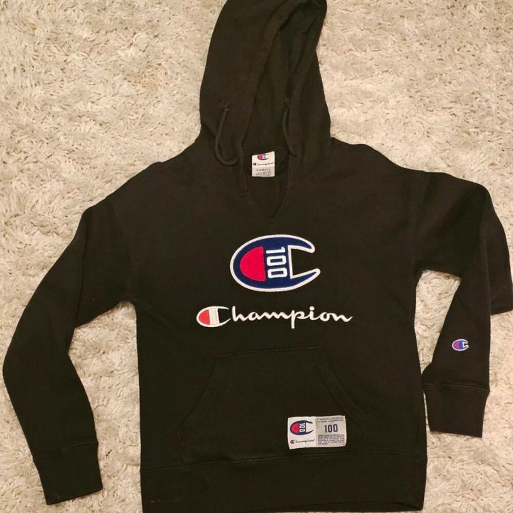 EUC Women's black Champion Hoodie (Size: XS)